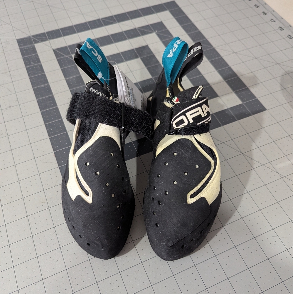 New Drago LV Climbing Shoes Size 39.5